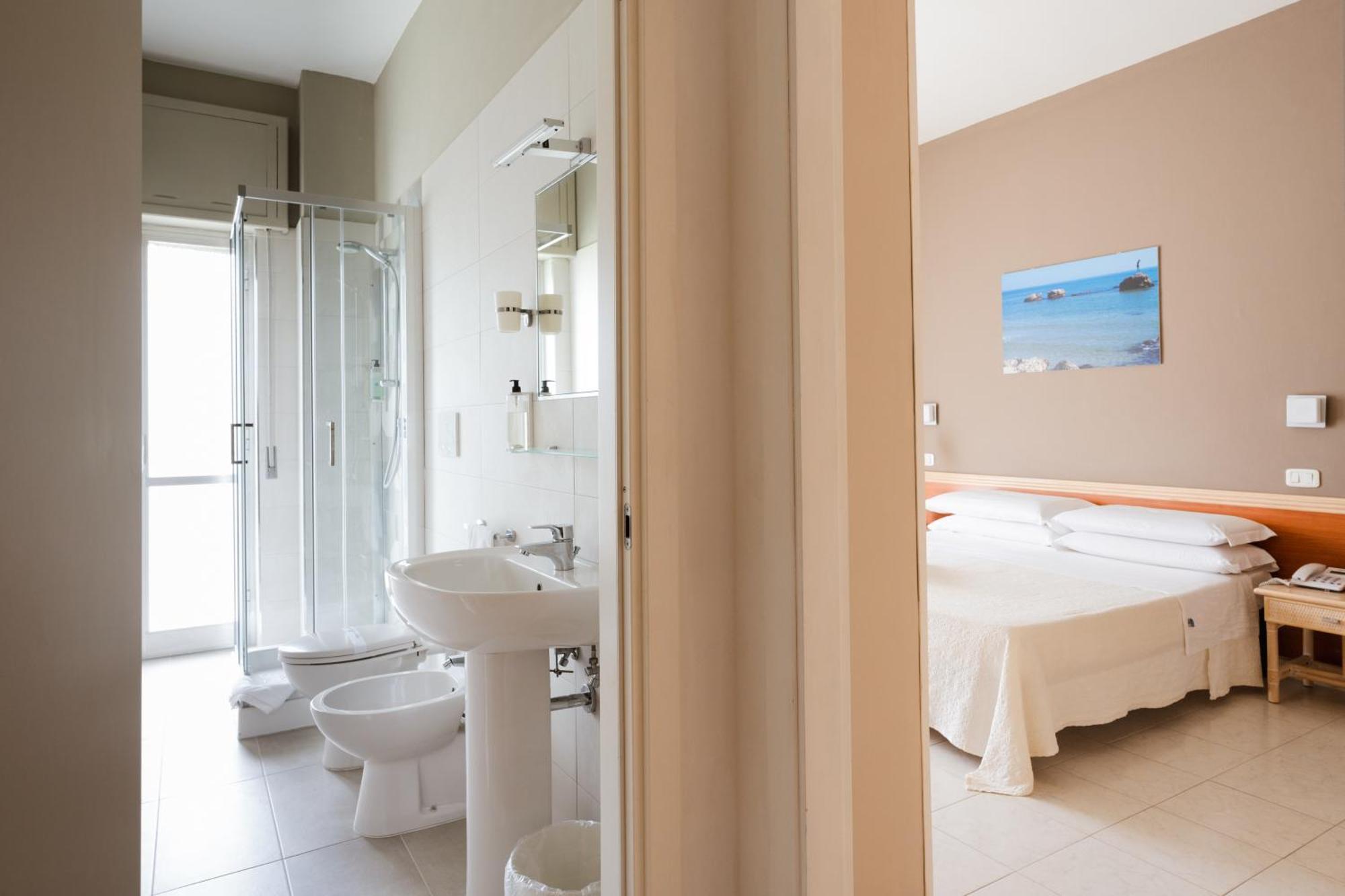 Hotel Holiday Vasto Exterior foto