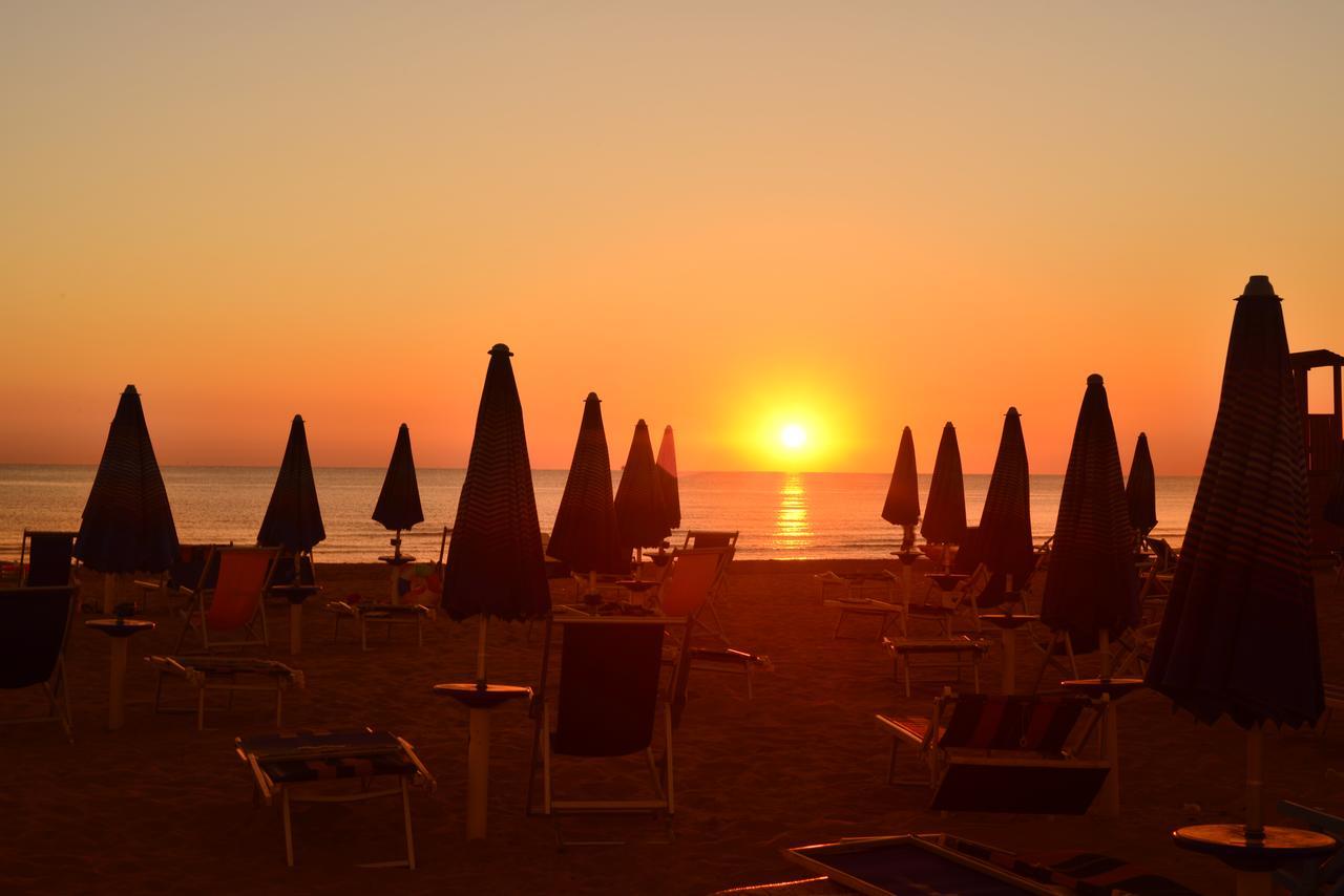 Hotel Holiday Vasto Exterior foto