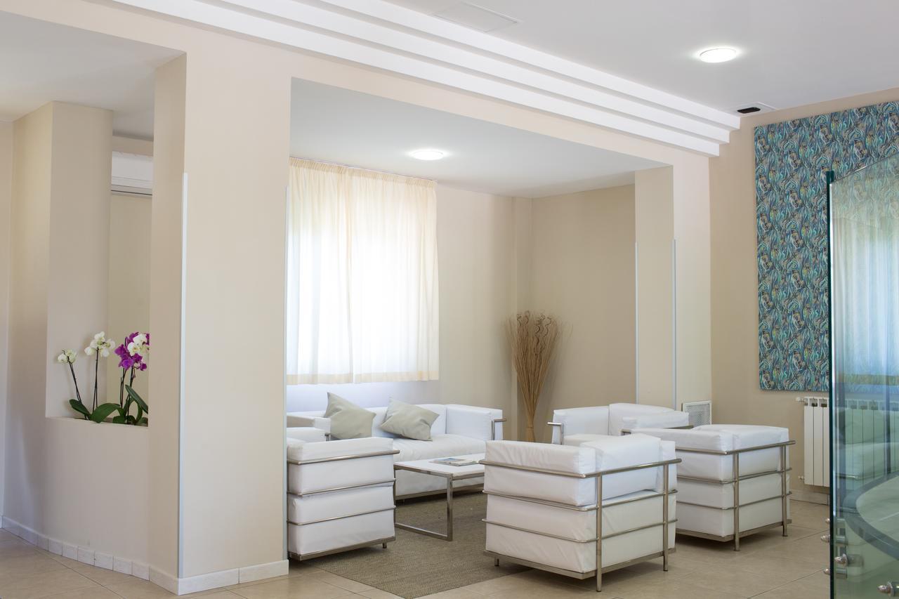 Hotel Holiday Vasto Exterior foto